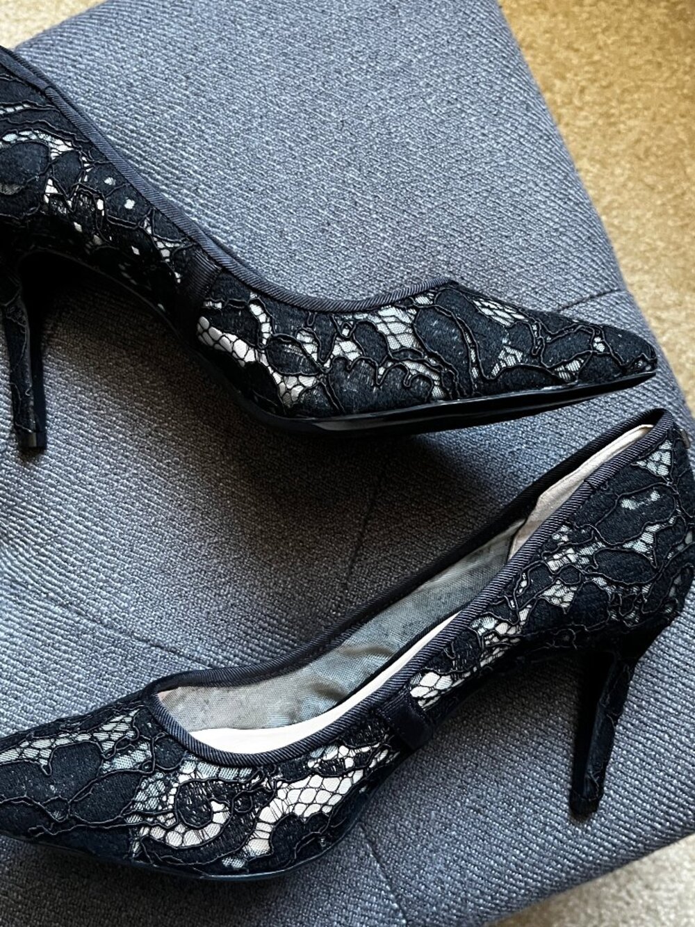 NEVER WORN New in box! Karl Lagerfeld Paris Royale2 Lace Fabric Heel Sz 6